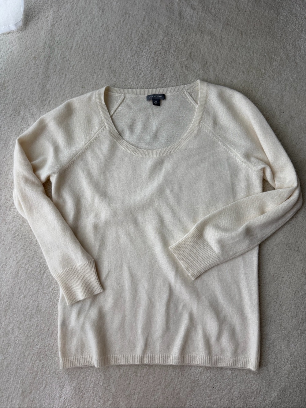 Ann Taylor 100% Cashmere White Cream Scoop Neck Long Sleeve Sweater